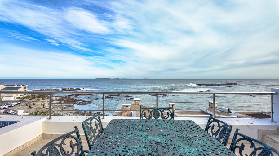6 Bedroom Property for Sale in Bloubergstrand Western Cape